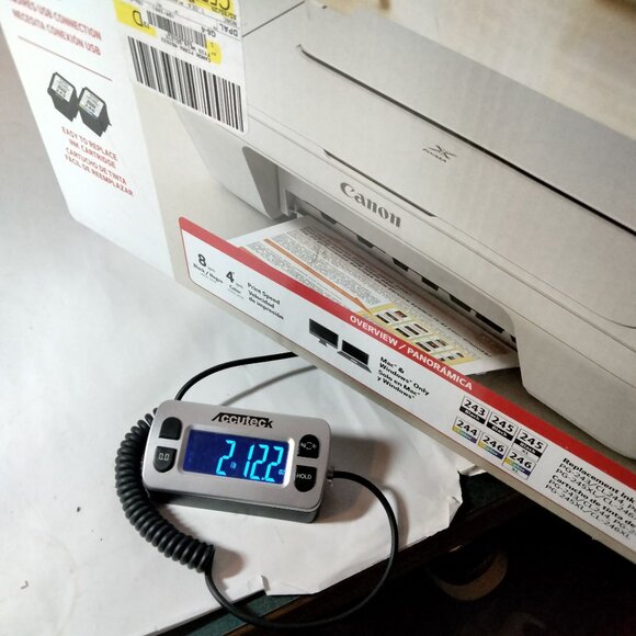 Pre Lit Pine Wreath Multi Color Lights Pinecones New 24 Inch - Picture 12 of 12